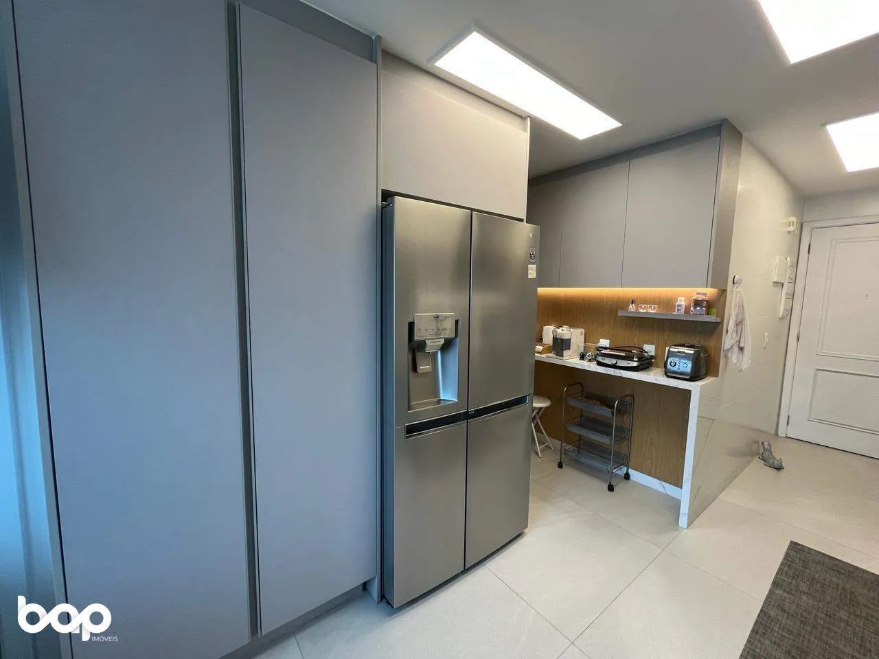 Furnished 3-bedroom apartment with a gas open-plan kitchen — photo 24