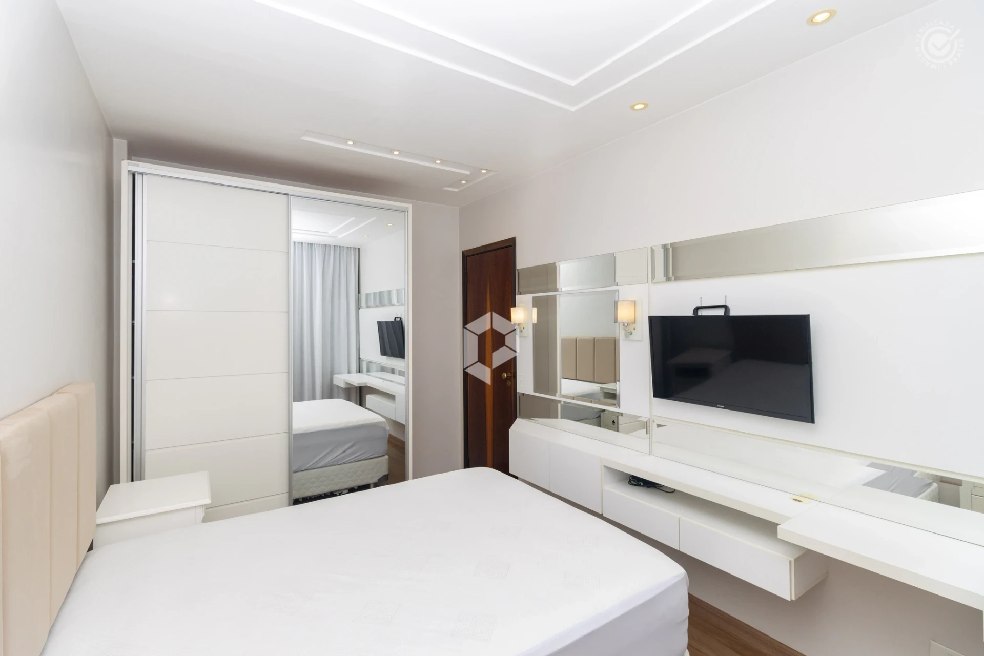 2-bedroom apartment with a washing machine — photo 9