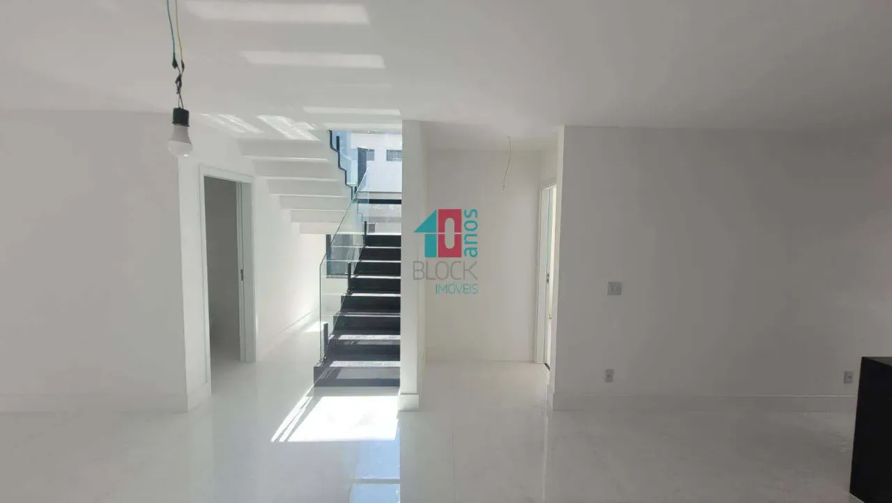 Casa em condomínio com 5 quartos e cozinha integrada — photo 16