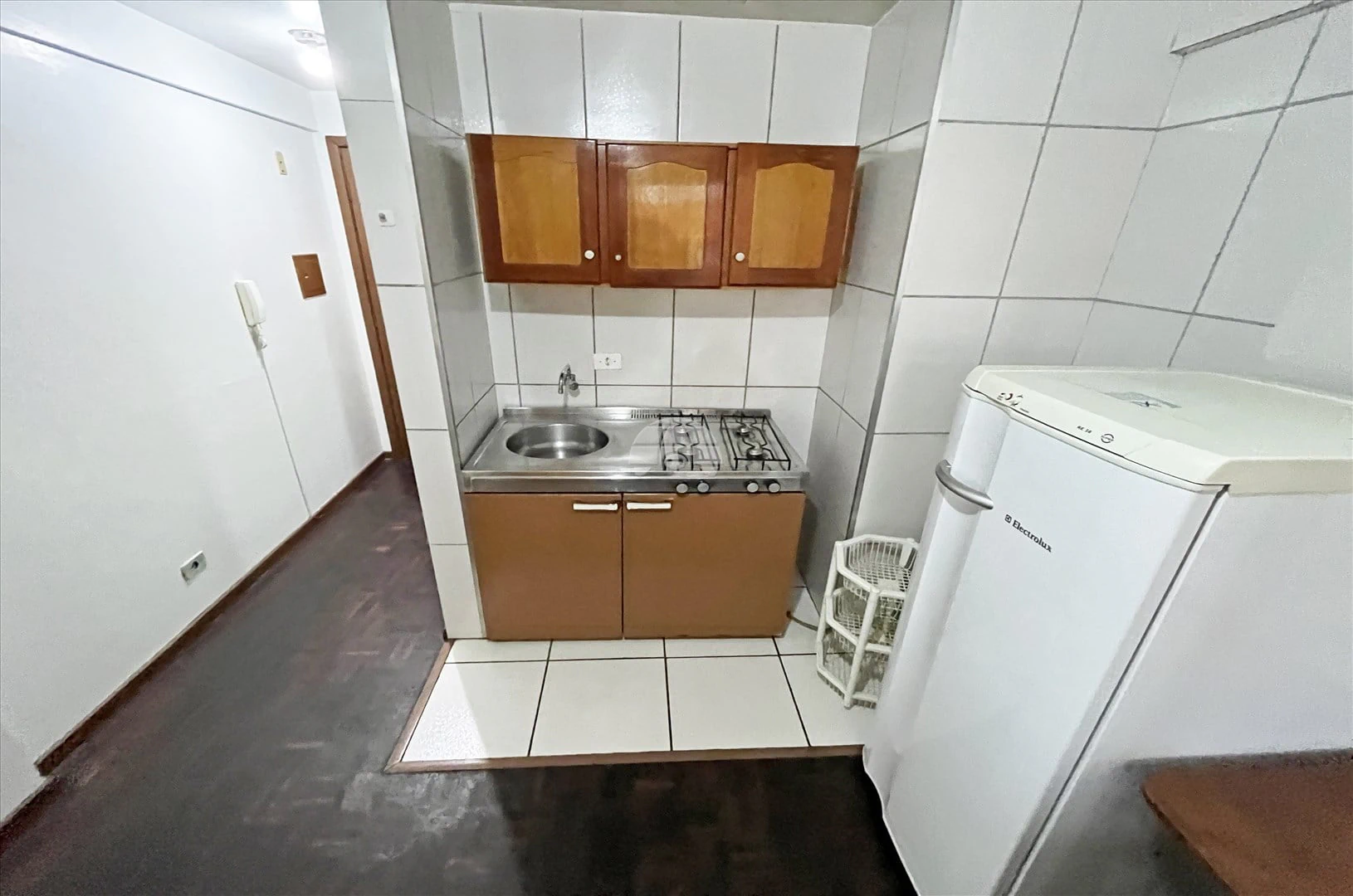 1-bedroom apartment with a compact gas cooktop — photo 3