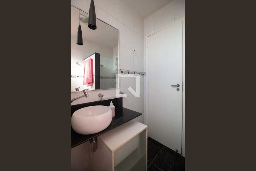 Apartamento de 120 m² com box de vidro no banho — photo 22