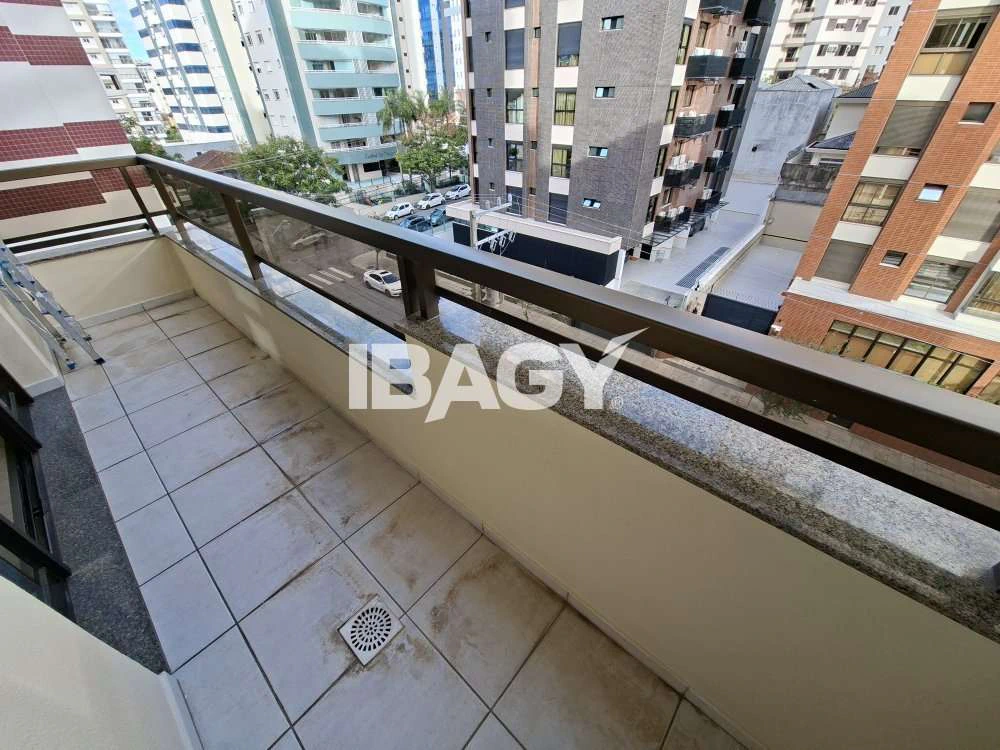Apartamento de 2 dormitorios con balcón cerrado — photo 3
