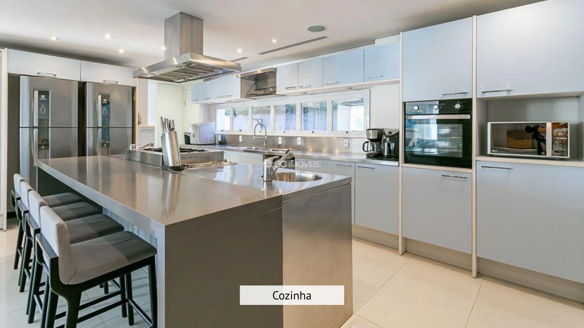 800 m² house with 6 en-suite rooms and 4 parking spaces — photo 28
