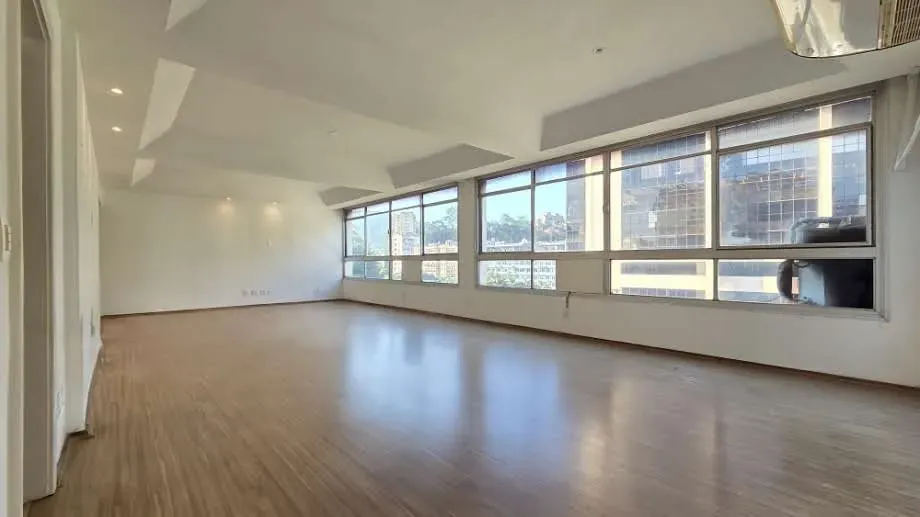 190 m² apartment with 4 bedrooms and 4 bathrooms — photo 3