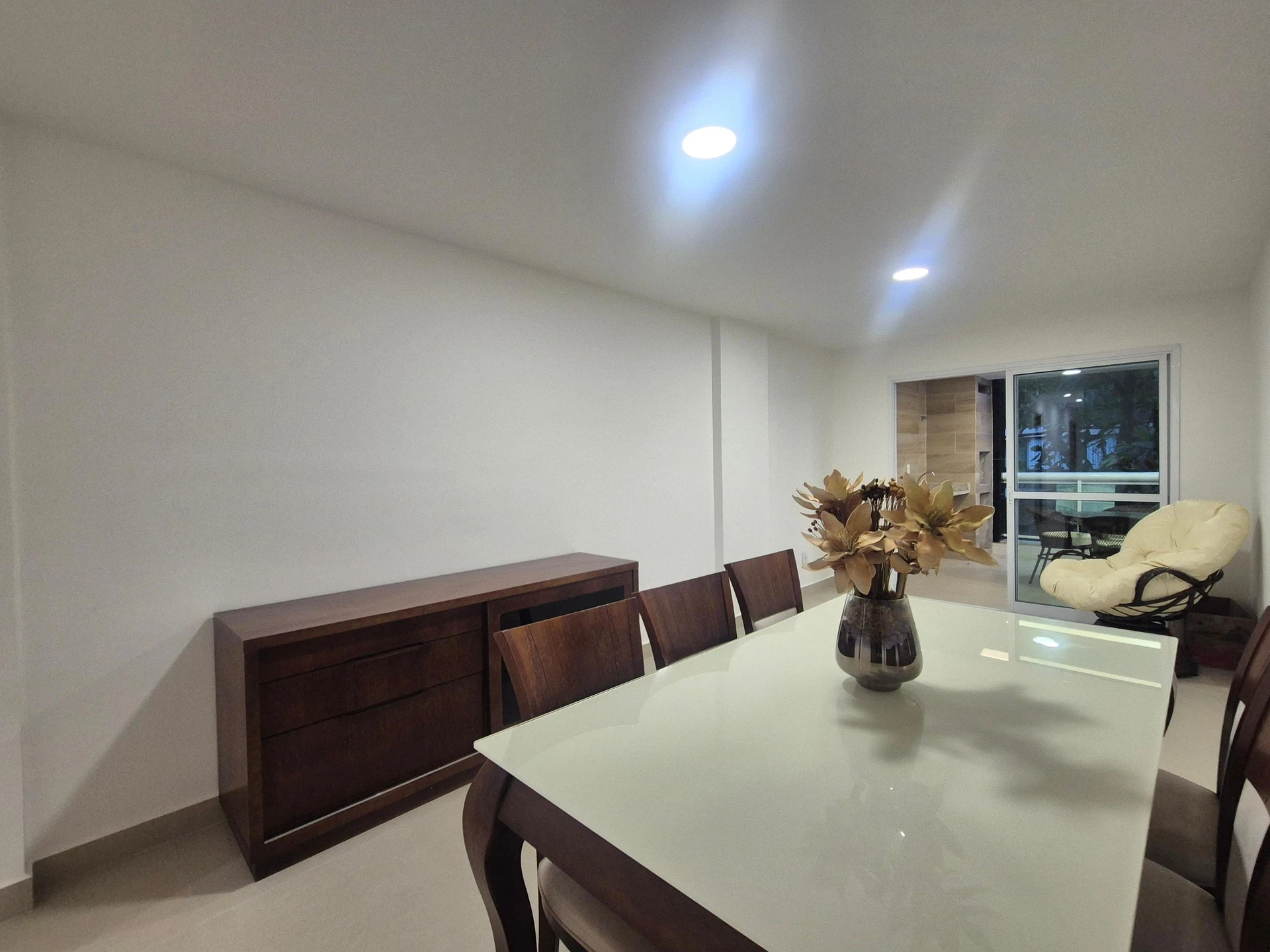 3-bedroom apartment with a grill on the balcony — photo 10