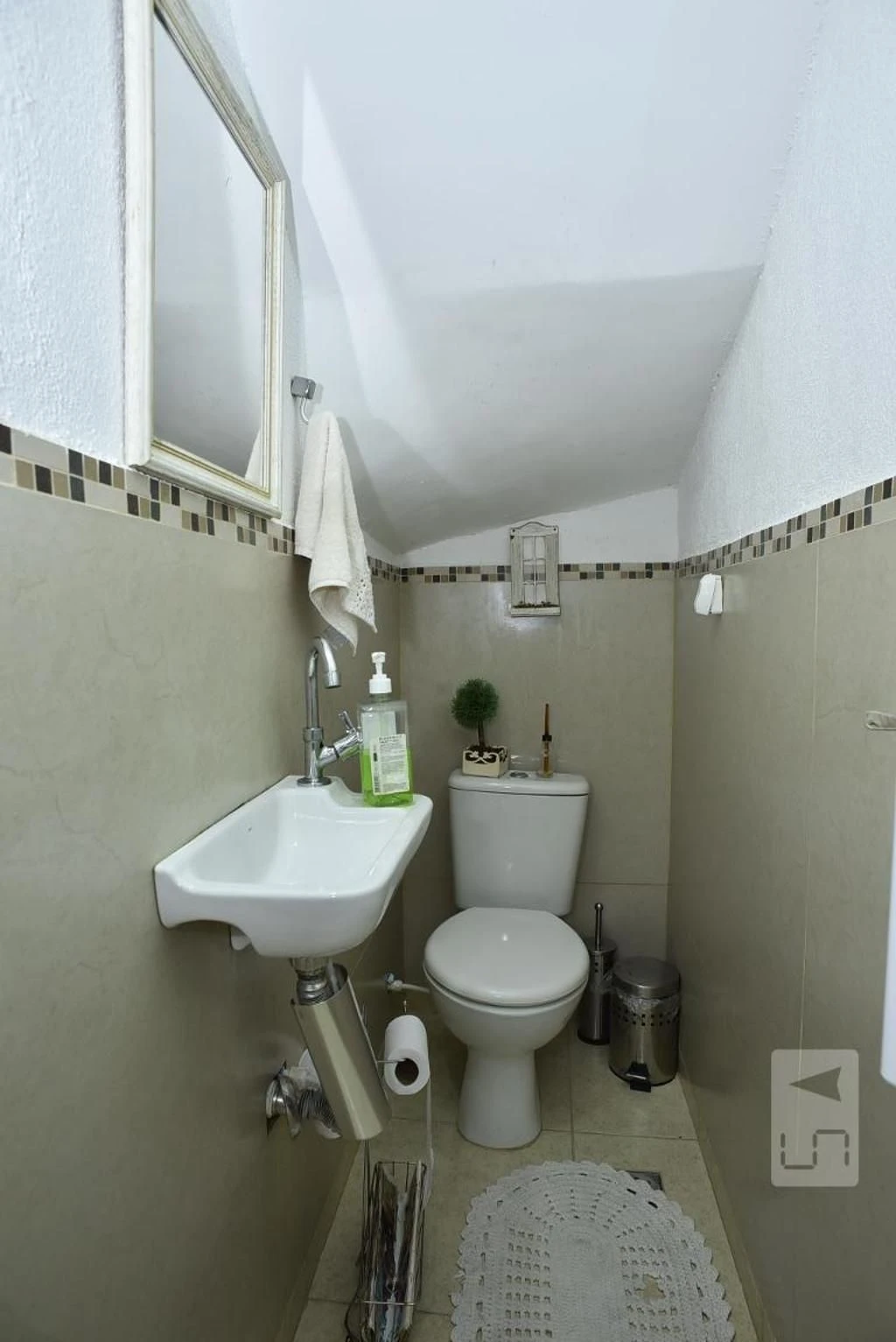 Furnished house with 2 en-suite bedrooms and laundry area — photo 39