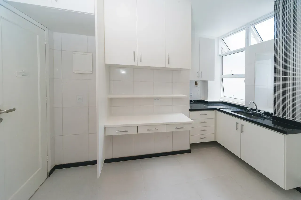Квартира з 1 спальнею 50 м² і кутовою міні-кухнею — photo 2