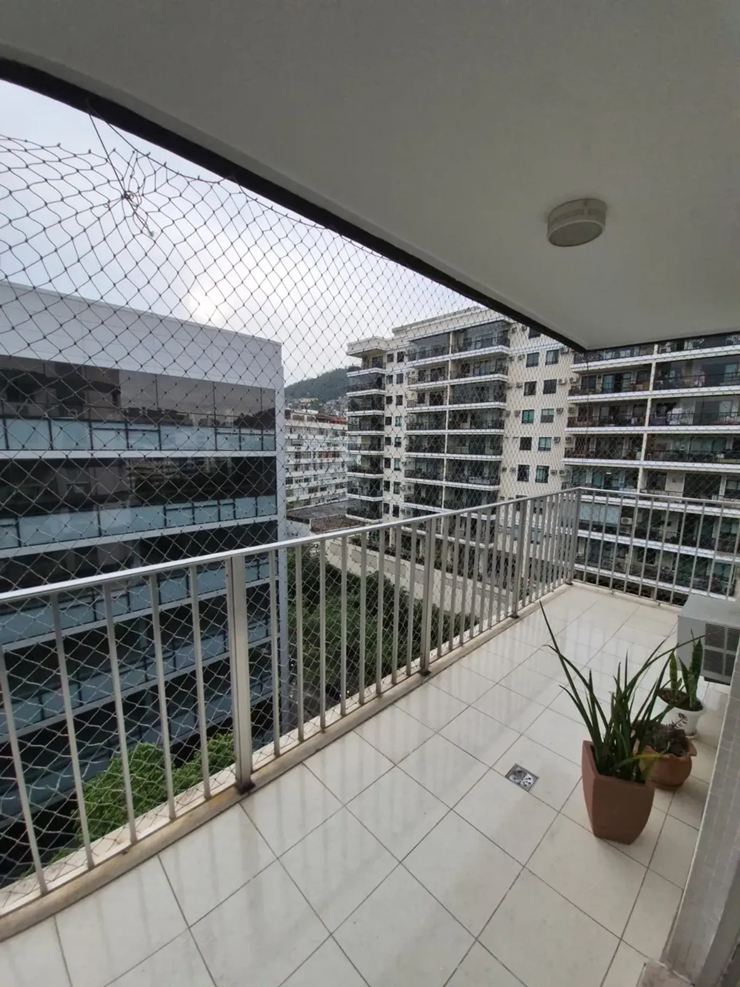 Home office in a 3-bedroom apartment, 140 m² — photo 37