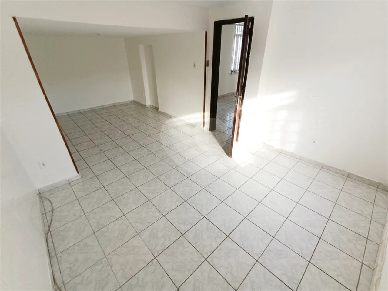 Unfurnished 1-bedroom apartment with a balcony — photo 13