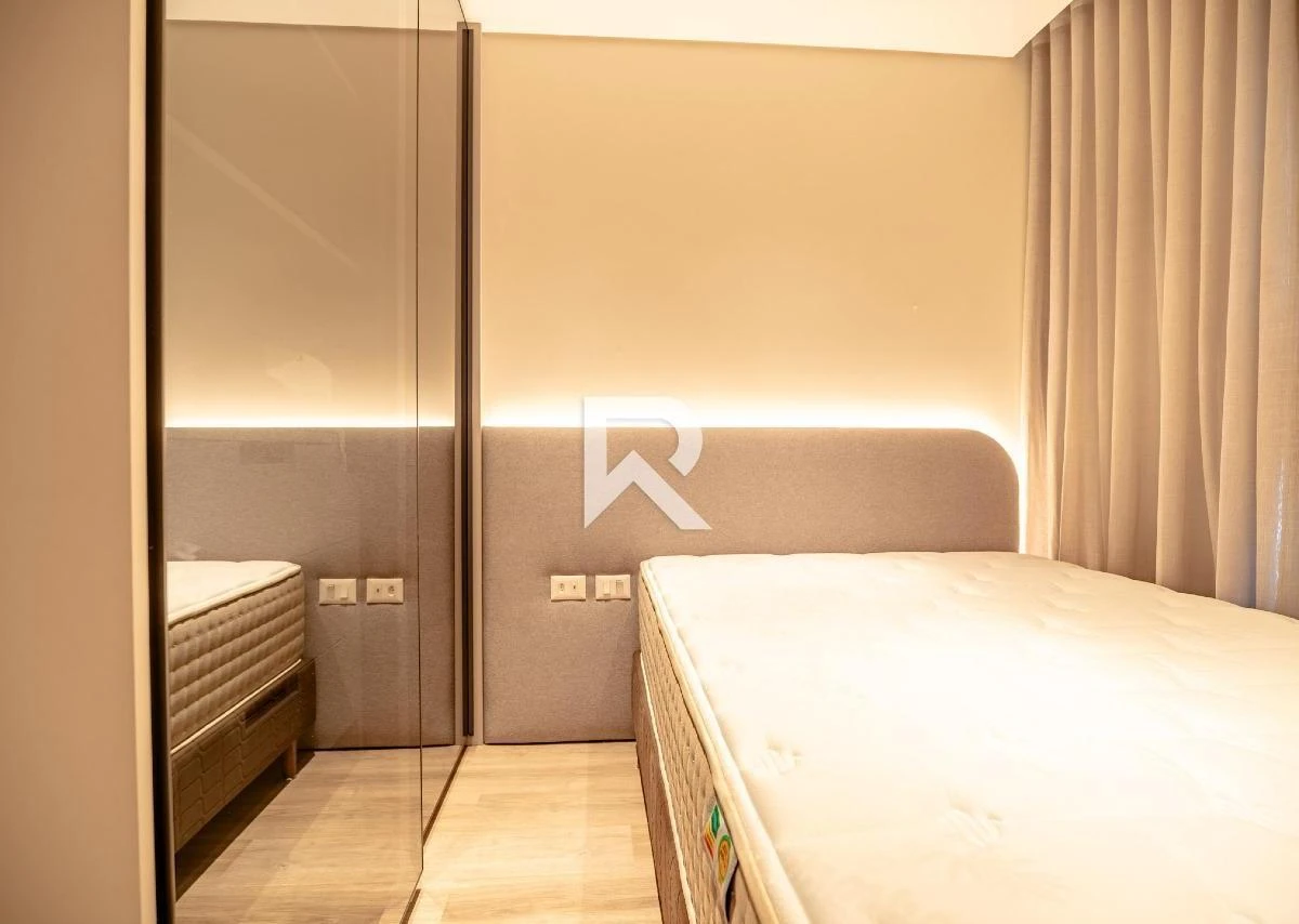 Furnished apartment, 87 m², with a glass-enclosed balcony — photo 26