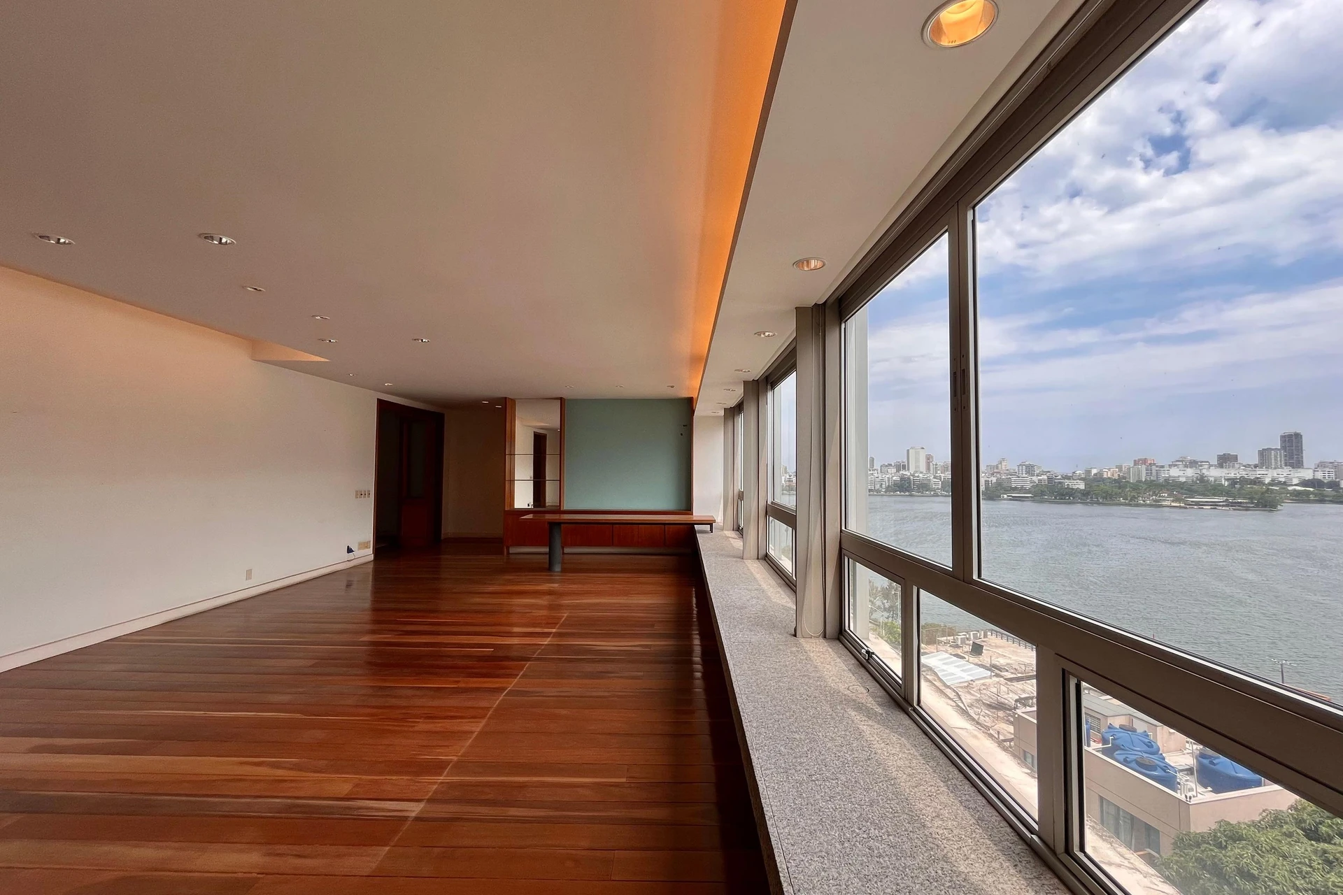 3-bedroom apartment with a water view — photo 23