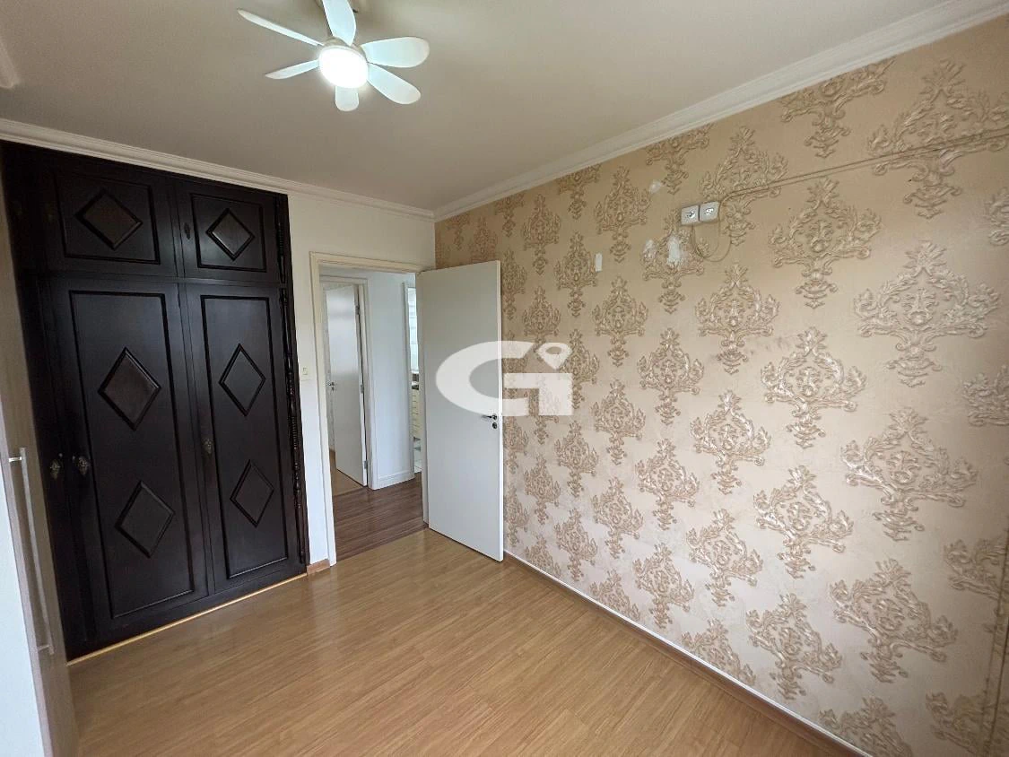 2-bedroom apartment with wood or laminate floors — photo 17