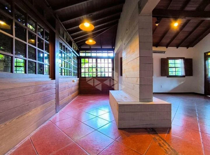 250 m² house with 4 bedrooms and built-in balcony grill — photo 8