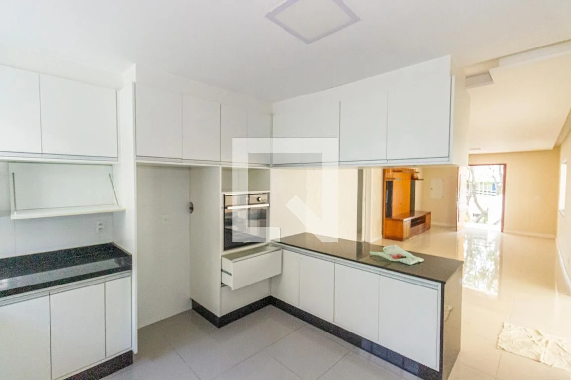 420 m² house with a jacuzzi and a private pool — photo 24