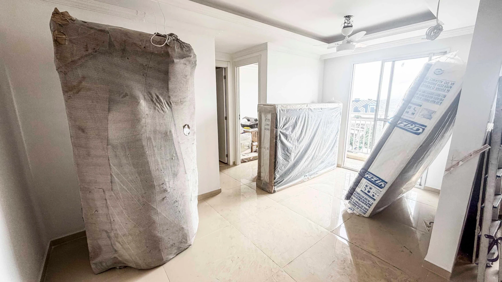 Glass-enclosed balcony in a one-bedroom apartment, 32 m² — photo 23