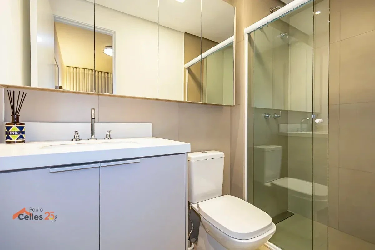 Засклений балкон та 2 спальні: квартира 47 м² — photo 9
