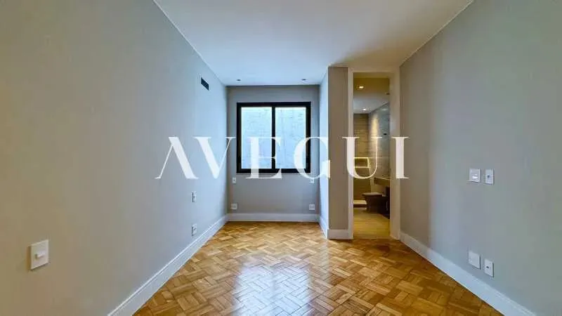 Apartamento sem mobília com 4 dormitórios e sacada — photo 4