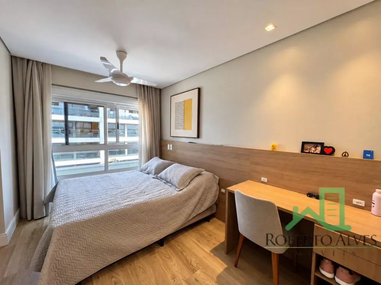 Furnished apartment, 240 m², with floor-to-ceiling windows — photo 17