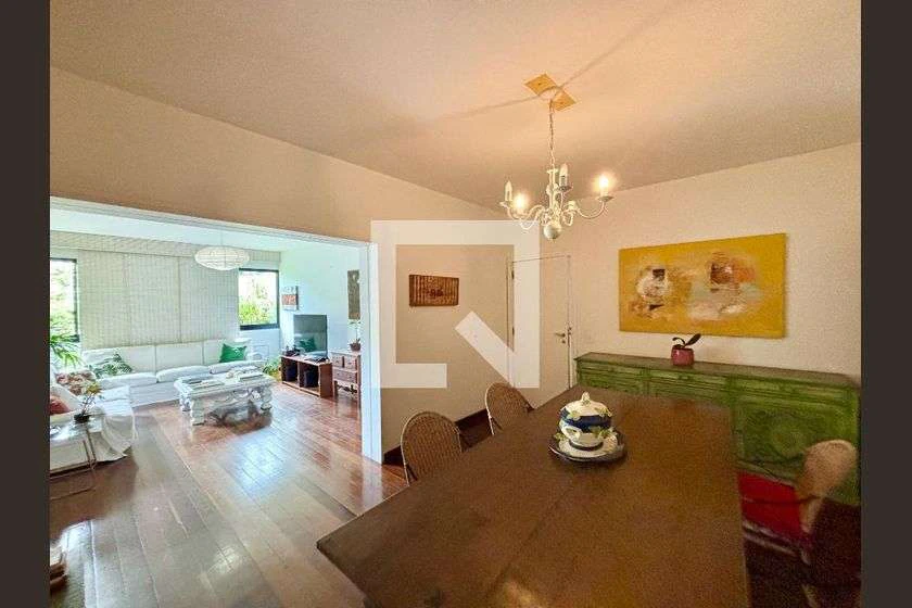 Apartment with 4 bedrooms and an en-suite bathroom — photo 14