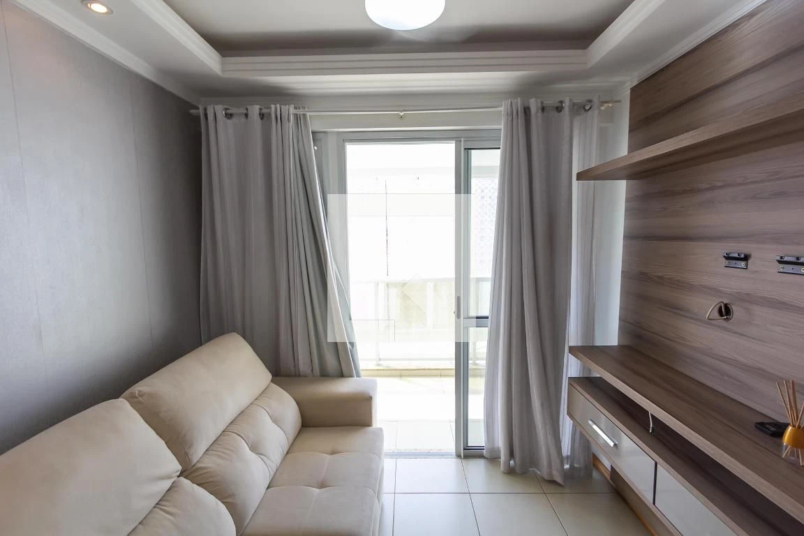 Balcony with a grill in a 2-bedroom apartment, 68 m² — photo 7