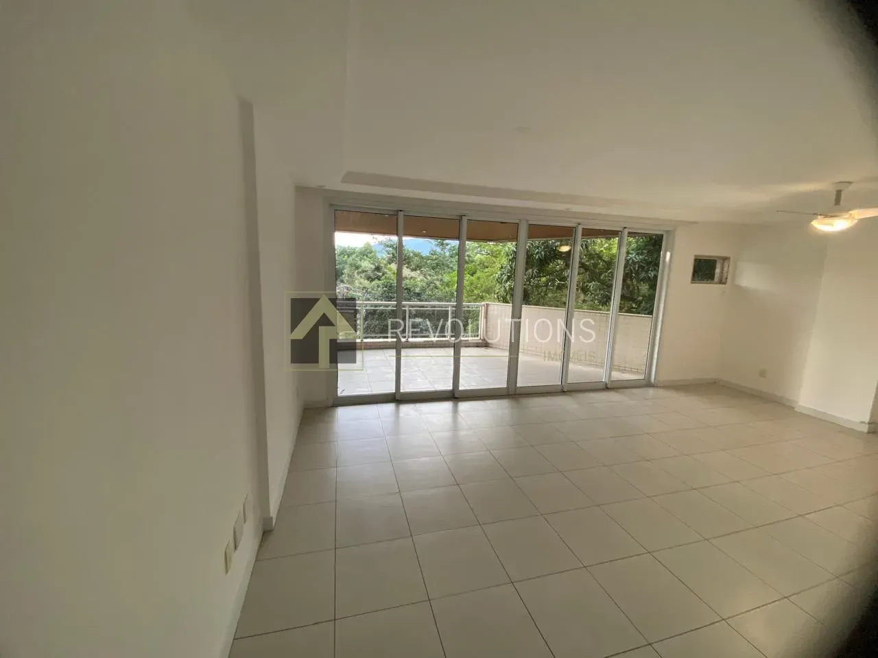 Apartamento de 3 quartos com 5 banheiros e cozinha fechada — photo 39