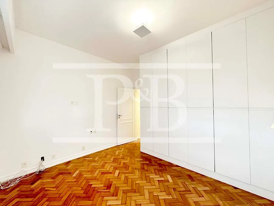 4-bedroom apartment with 270 m² and 4 bathrooms — photo 21