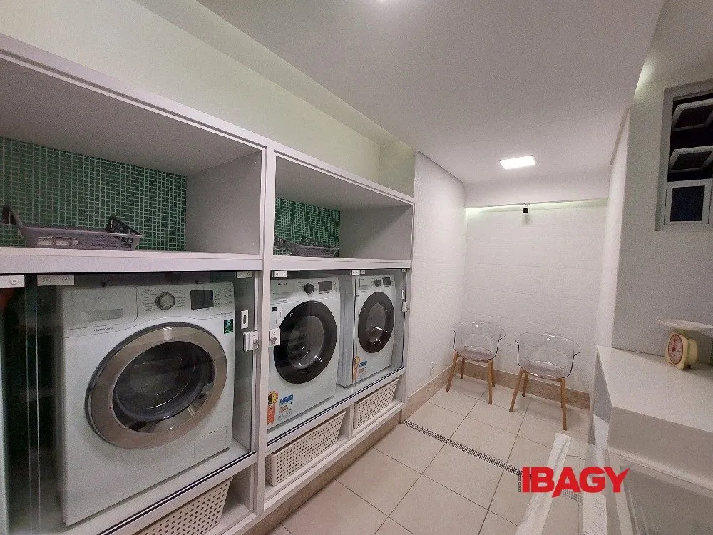 Furnished apartment, 47 m², with a glass-enclosed balcony — photo 6