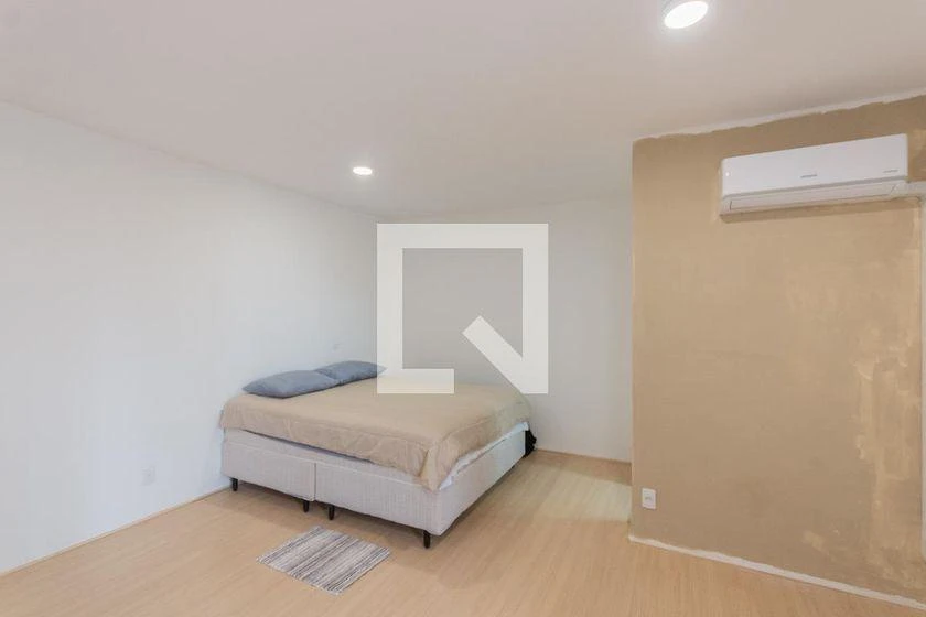Apartamento de 1 dormitorio con balcón acristalado y 32 m² — photo 19