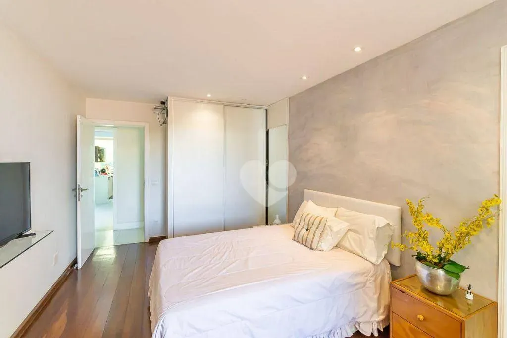Furnished 574 m² apartment with 4 en-suite bedrooms — photo 57