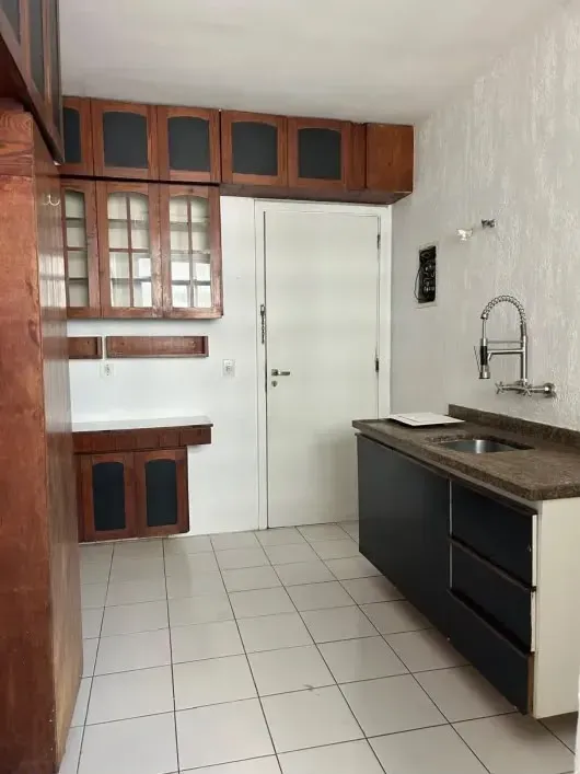 Квартира з 3 спальнями та дерев'яною підлогою або ламінатом — photo 10