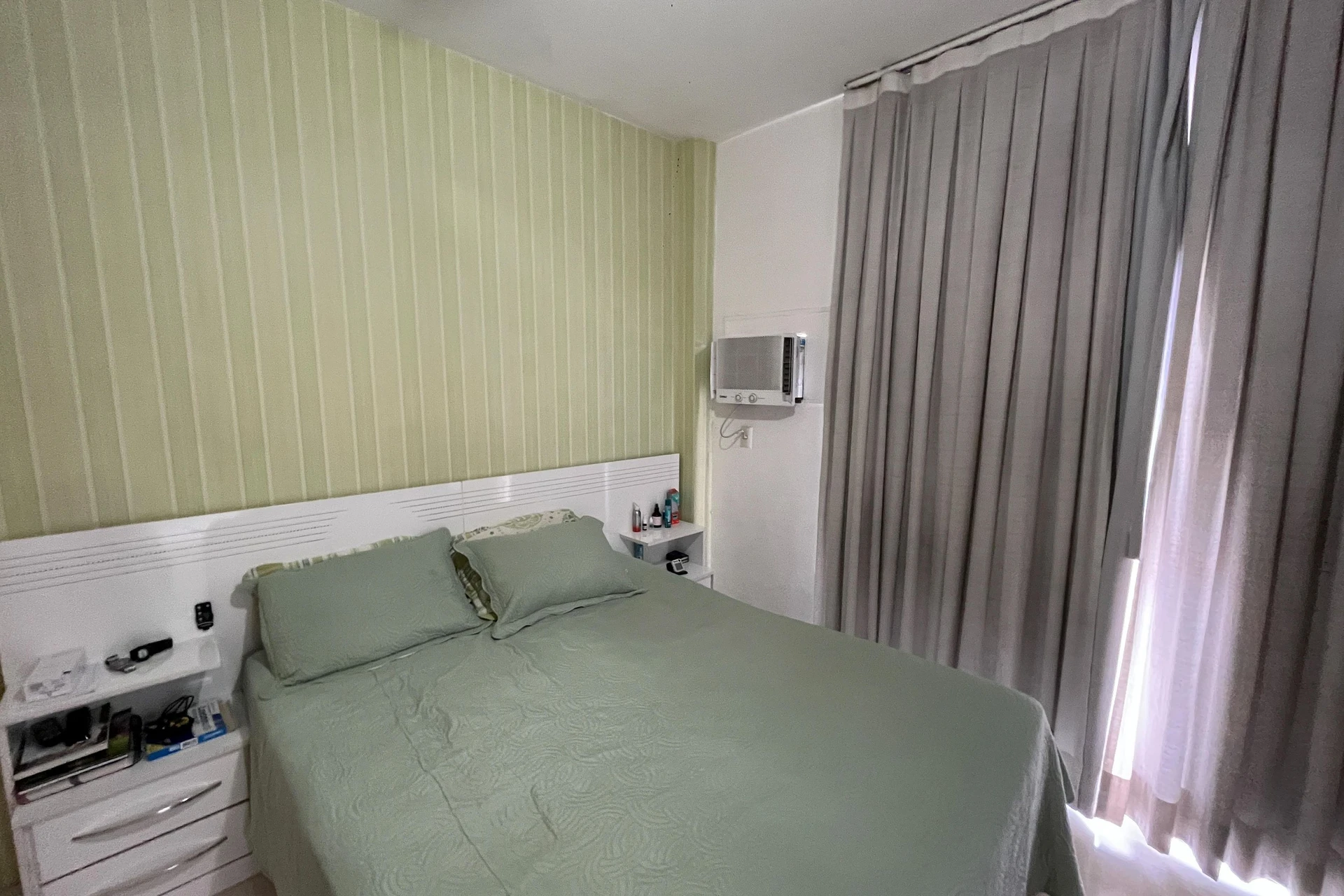 Glass-enclosed balcony in a 3-bedroom apartment, 131 m² — photo 12
