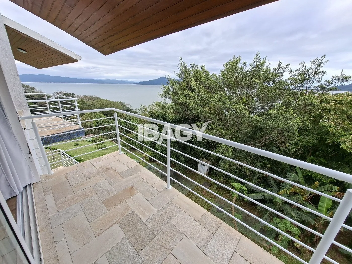 Furnished apartment, 50 m², with floor-to-ceiling windows — photo 17