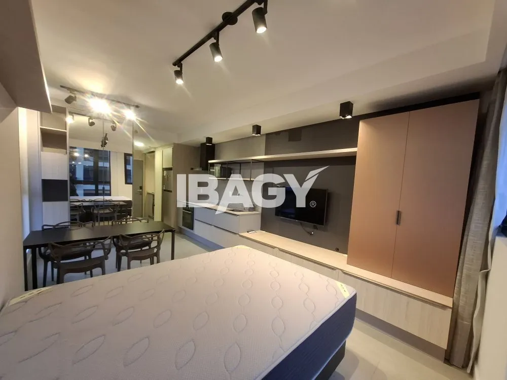 Furnished studio with a glass-enclosed balcony — photo 75