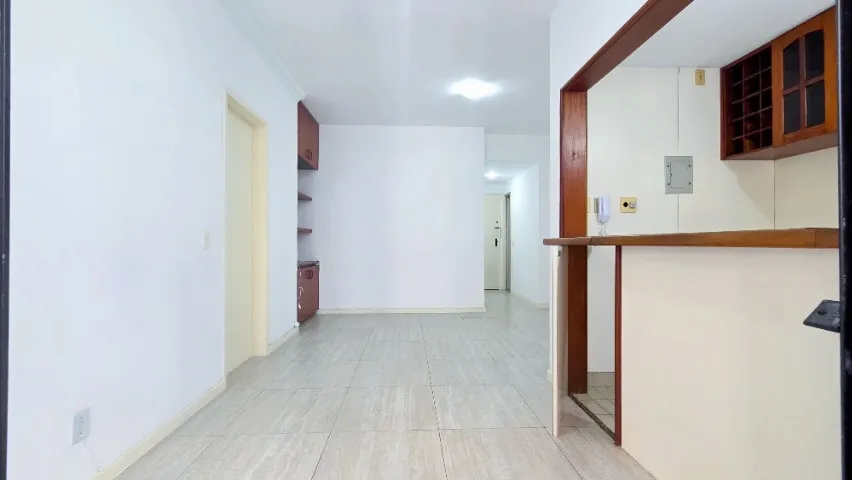 One-bedroom apartment in a building with a gym — photo 3