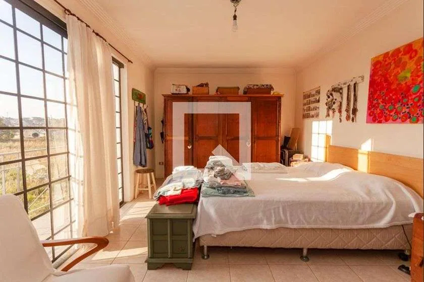 House with 5 bedrooms and a private garden — photo 25