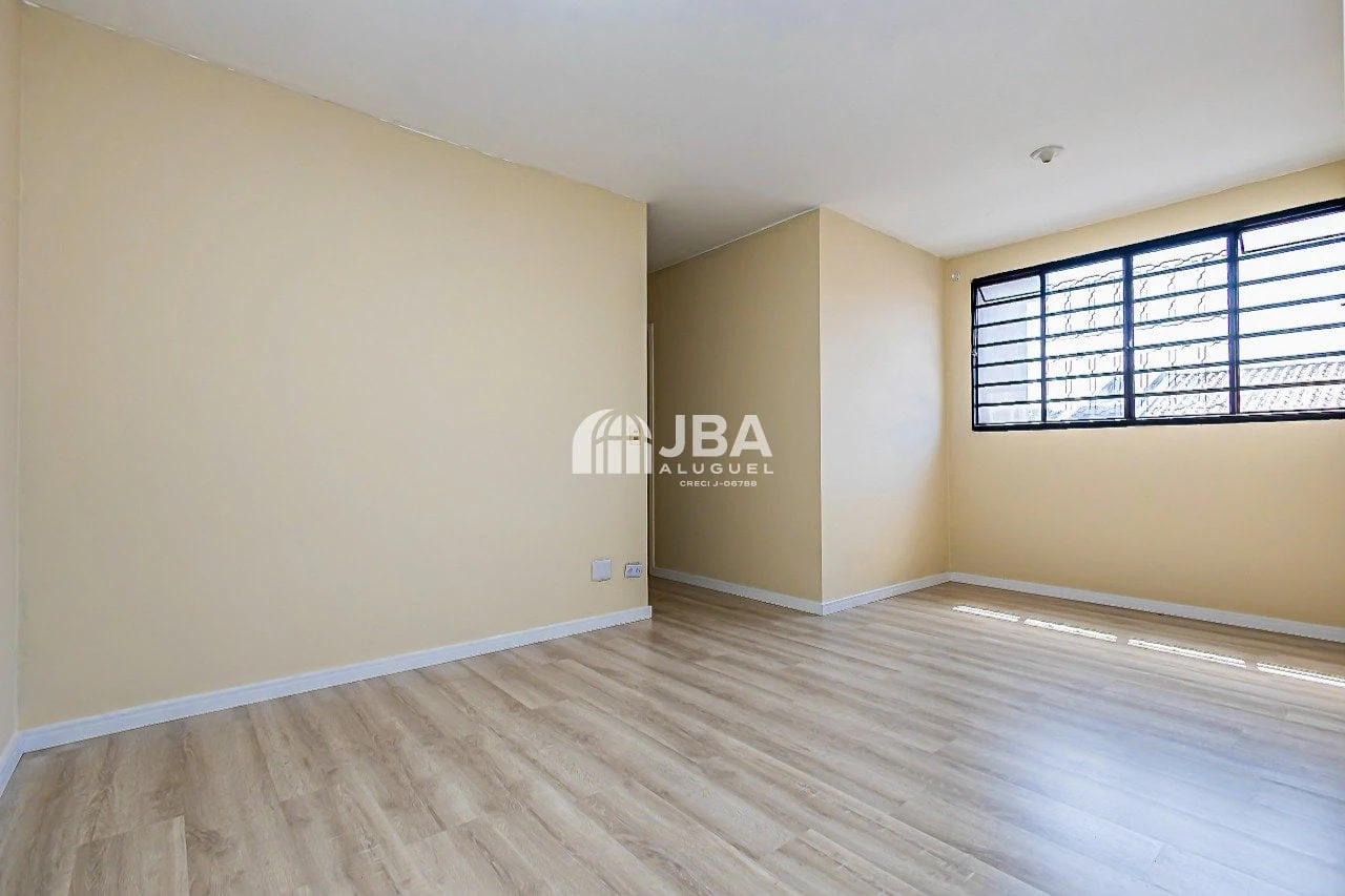 Wood or laminate floors in a 2-bedroom apartment, 68 m² — photo 15