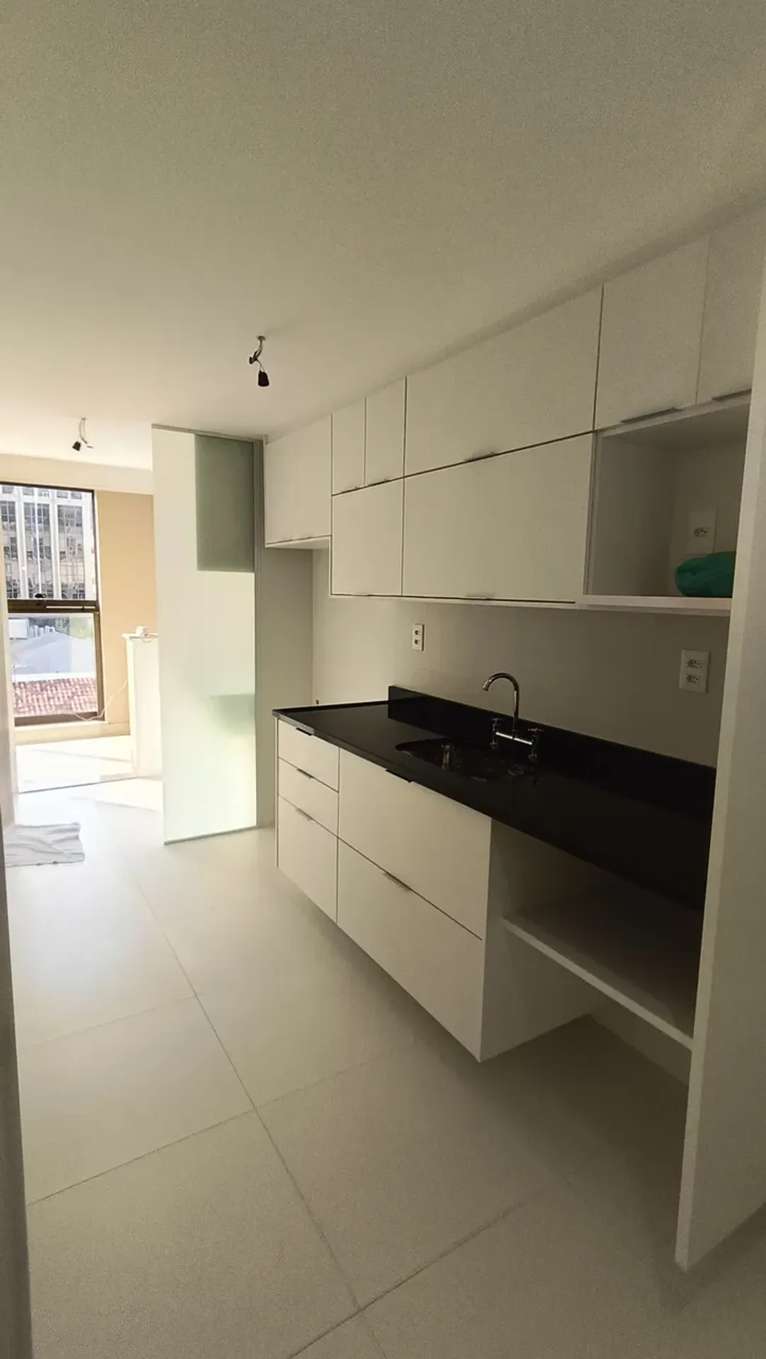 Квартира 73 м² с застеклённым балконом и видом на горы — photo 31