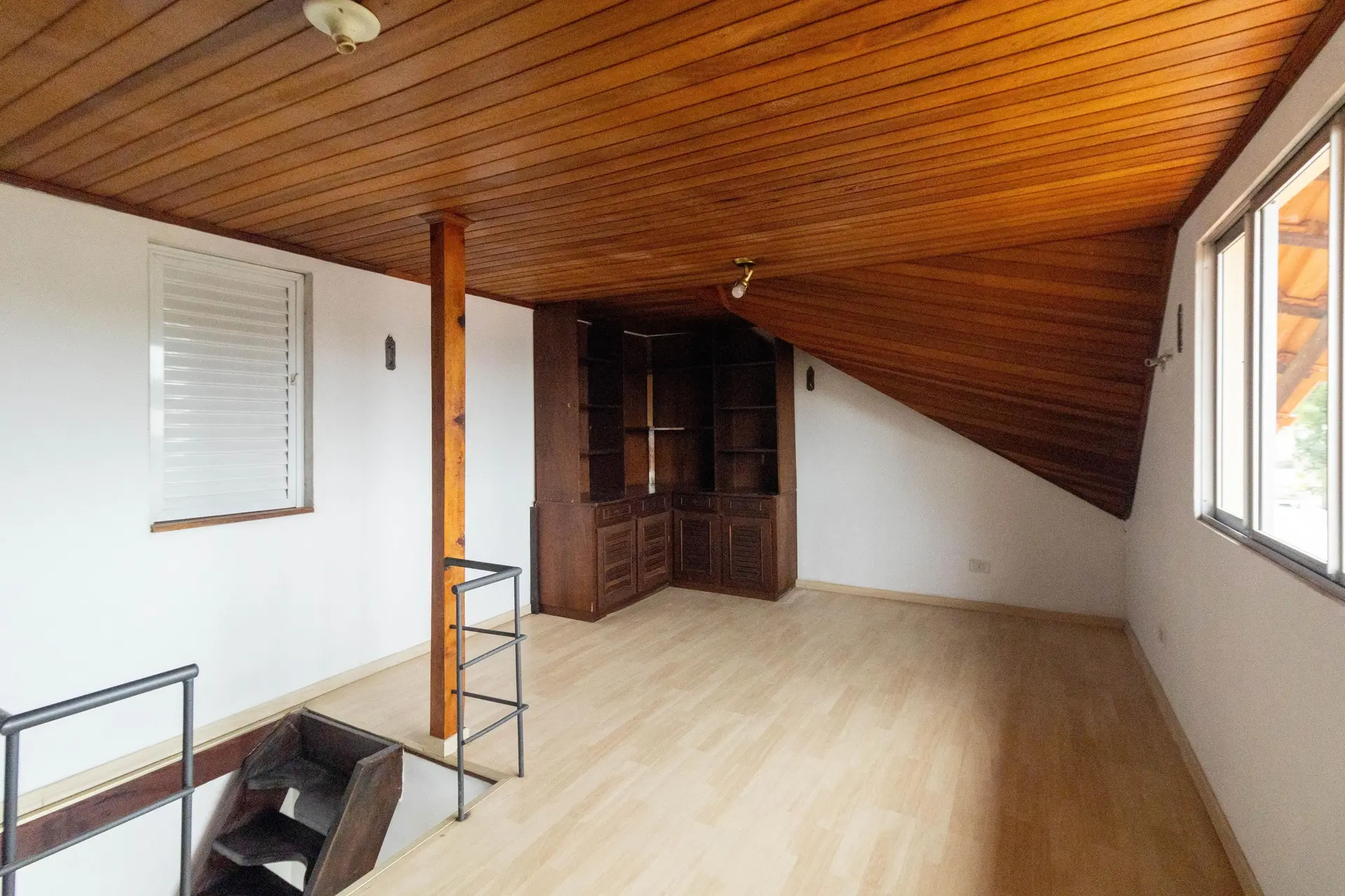 House, 195 m², with floor-to-ceiling windows — photo 14