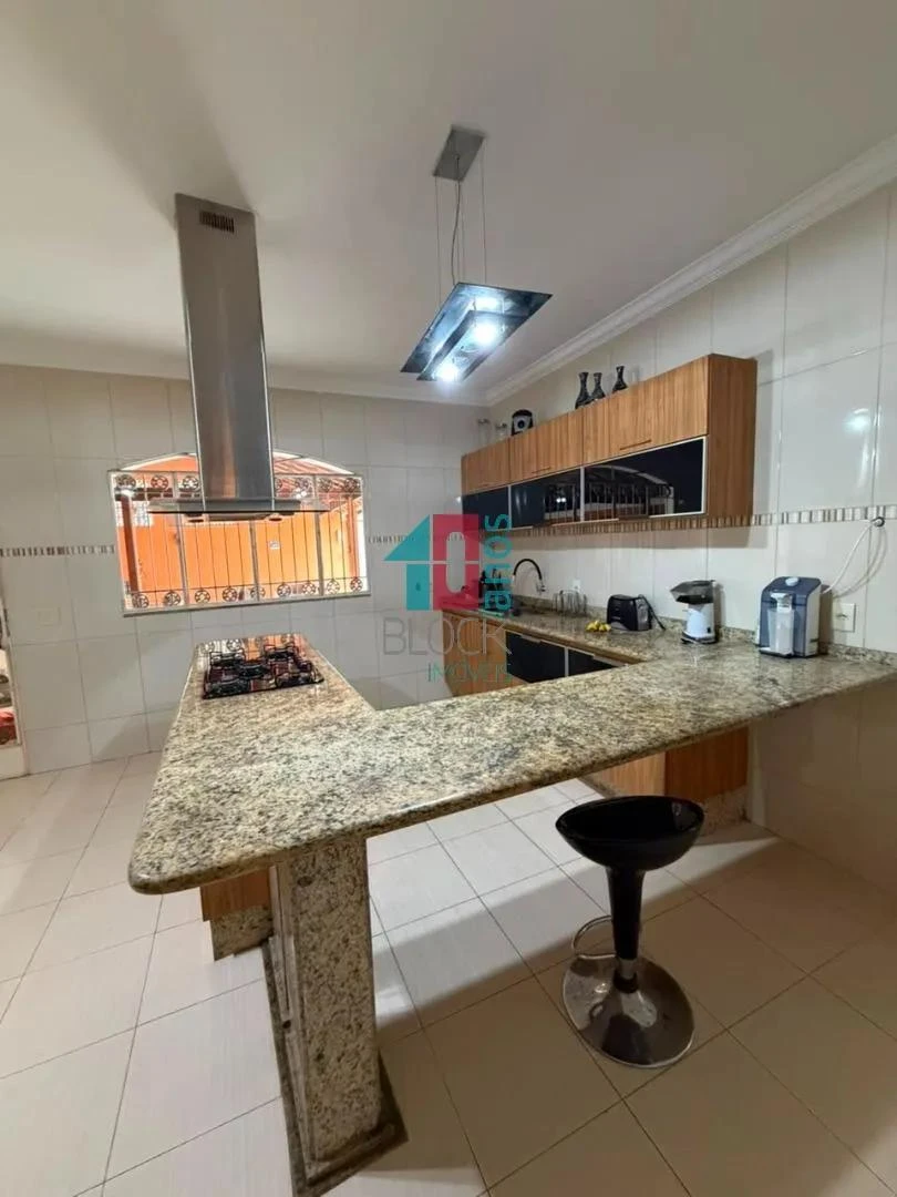 House with shared outdoor pool, 2 bedrooms and 400 m² — photo 3