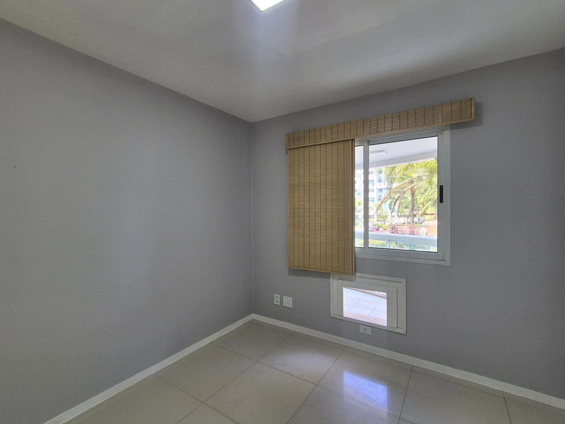 4-bedroom apartment in a building with a gym — photo 4