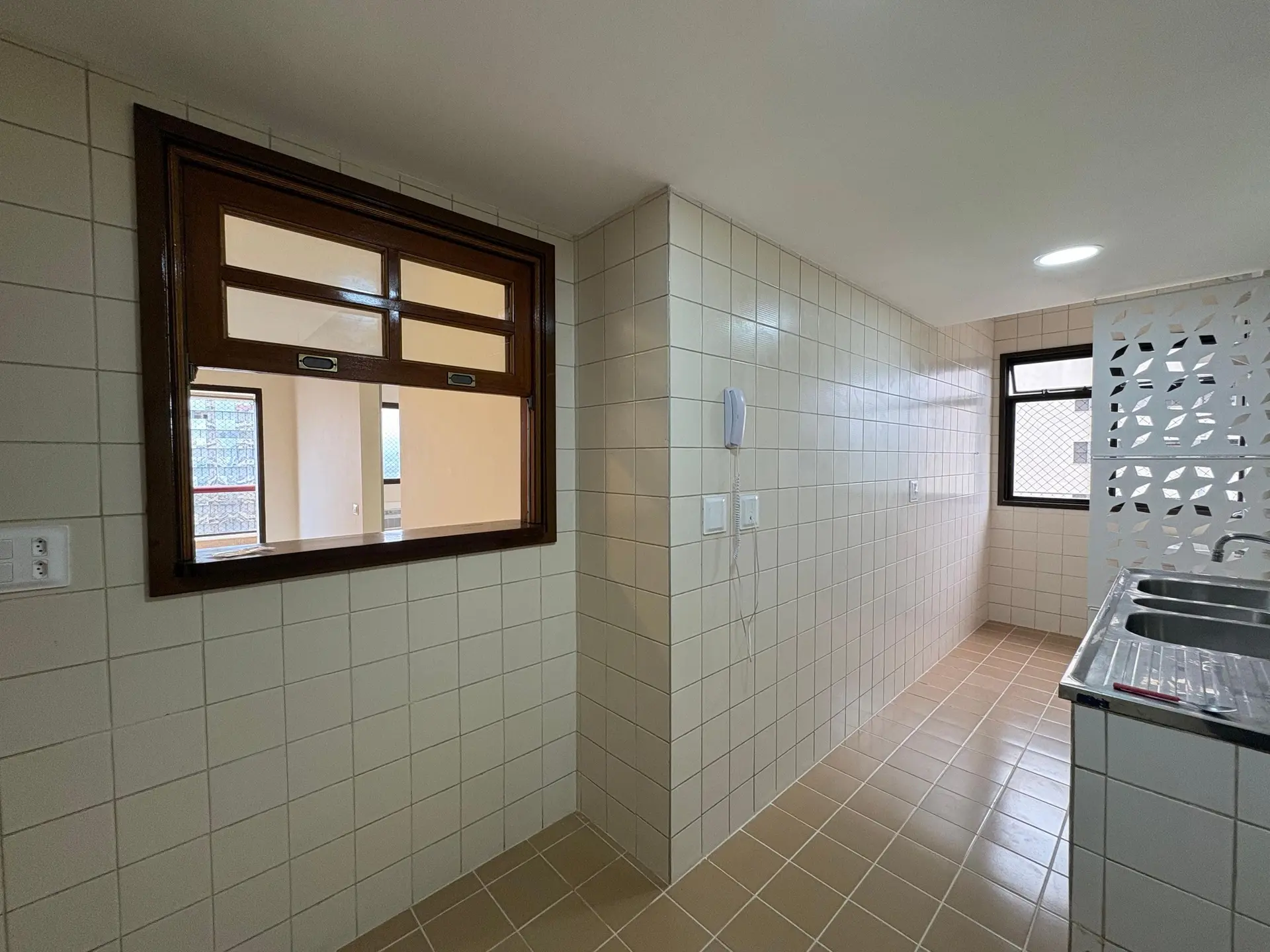 2-bedroom apartment with a glass-enclosed balcony — photo 11