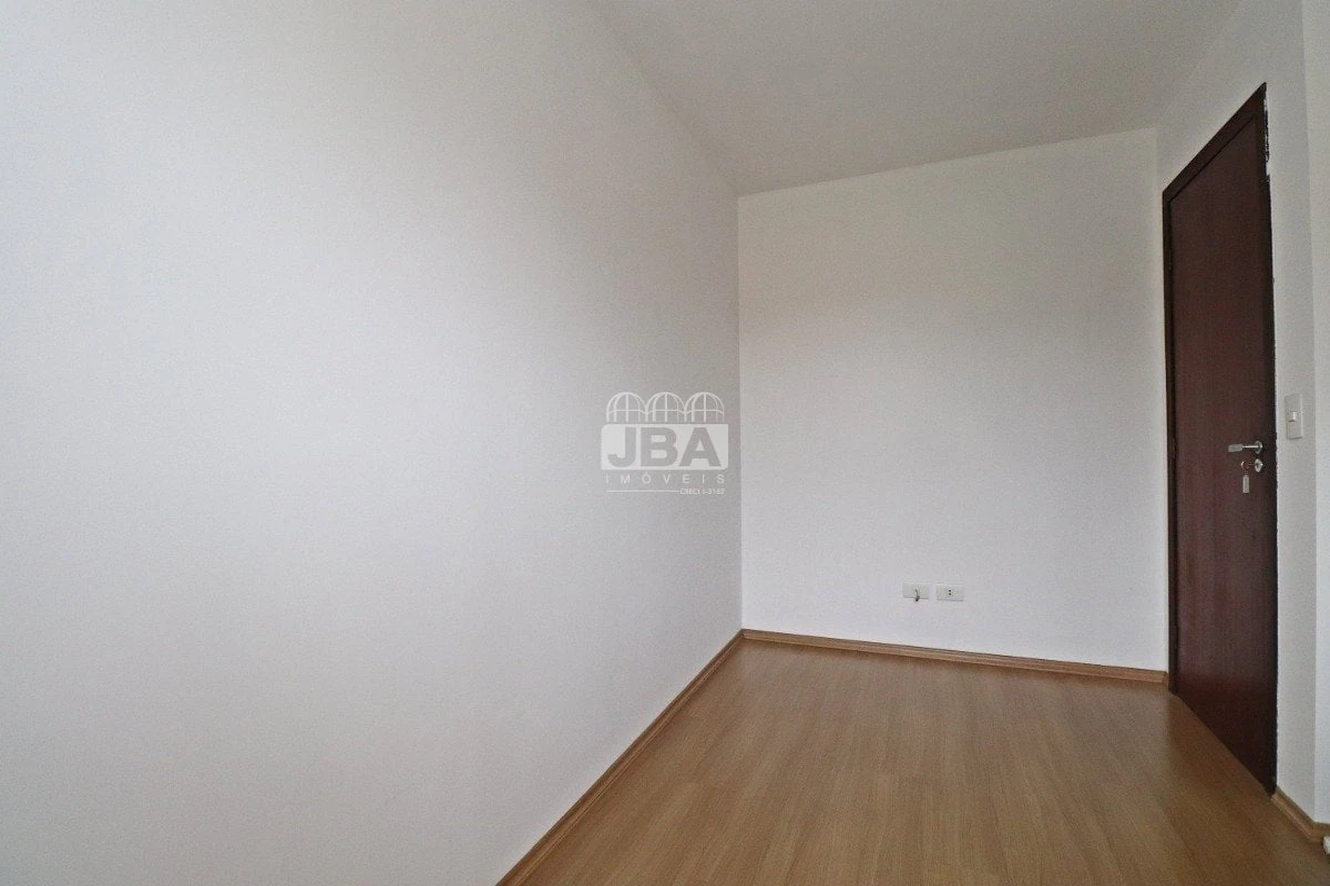 3-bedroom house with a bathtub in Curitiba — photo 21