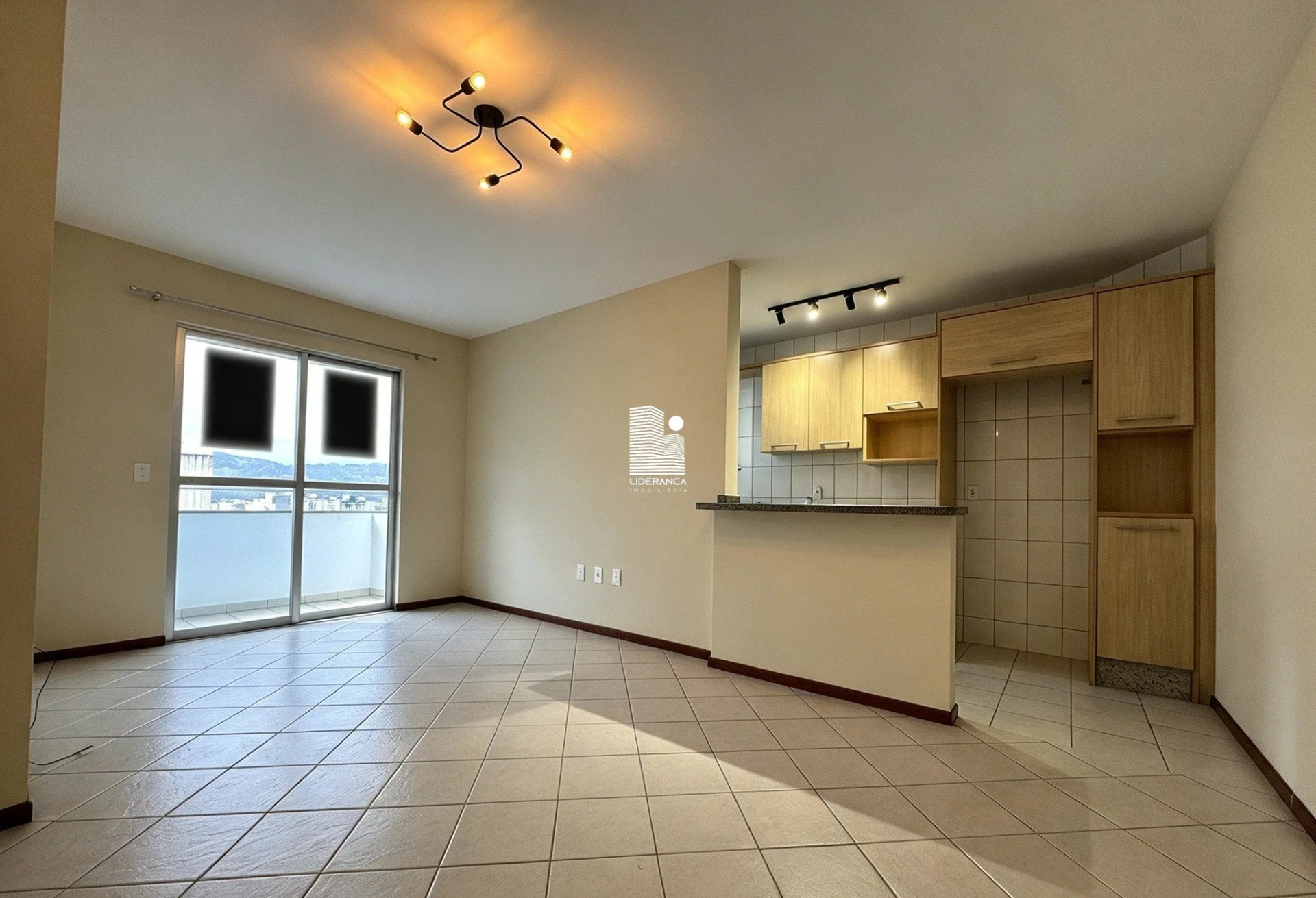 2-bedroom apartment with a mountain view in Florianópolis — photo 5