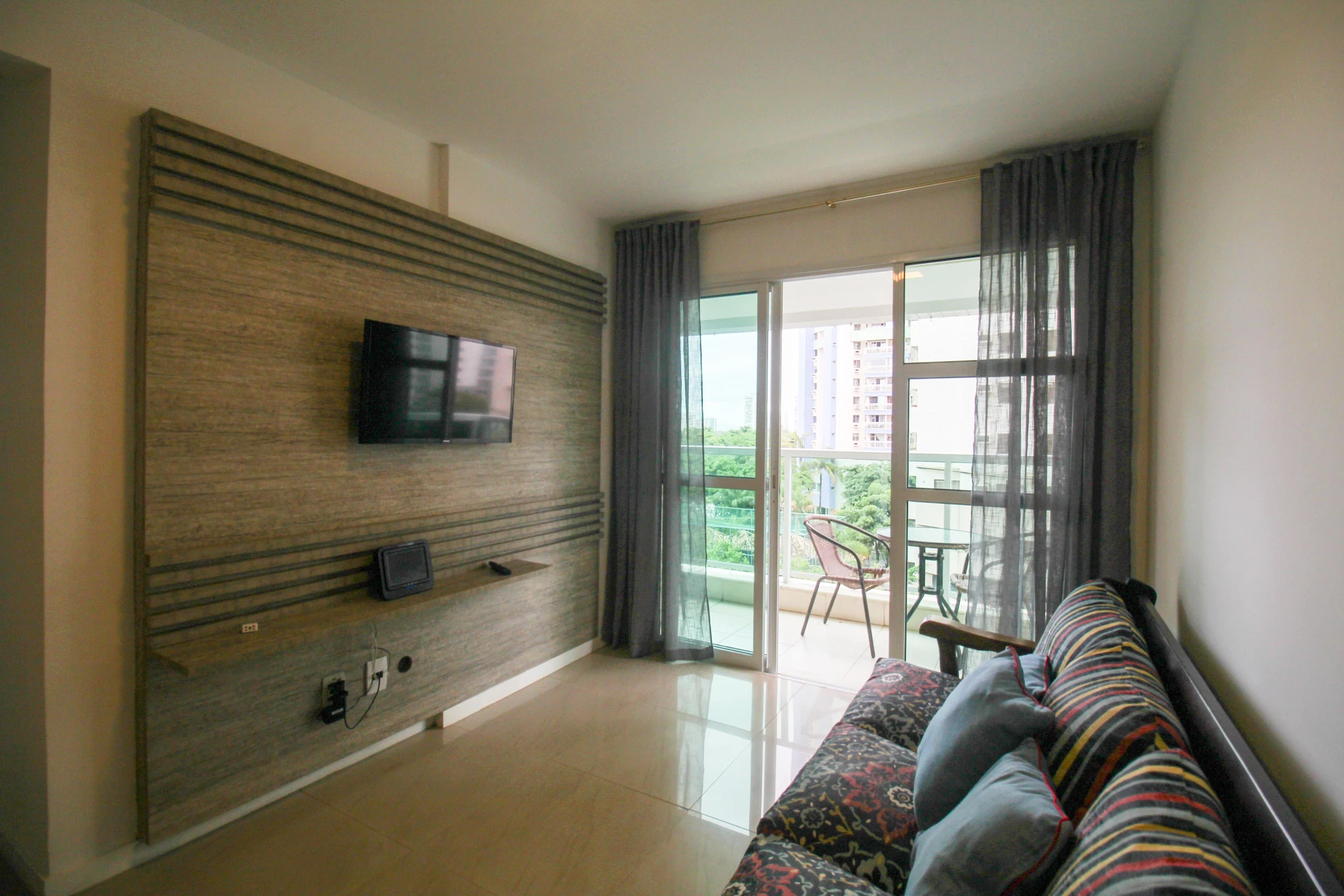 Apartamento mobiliado com 2 quartos e varanda envidraçada — photo 5
