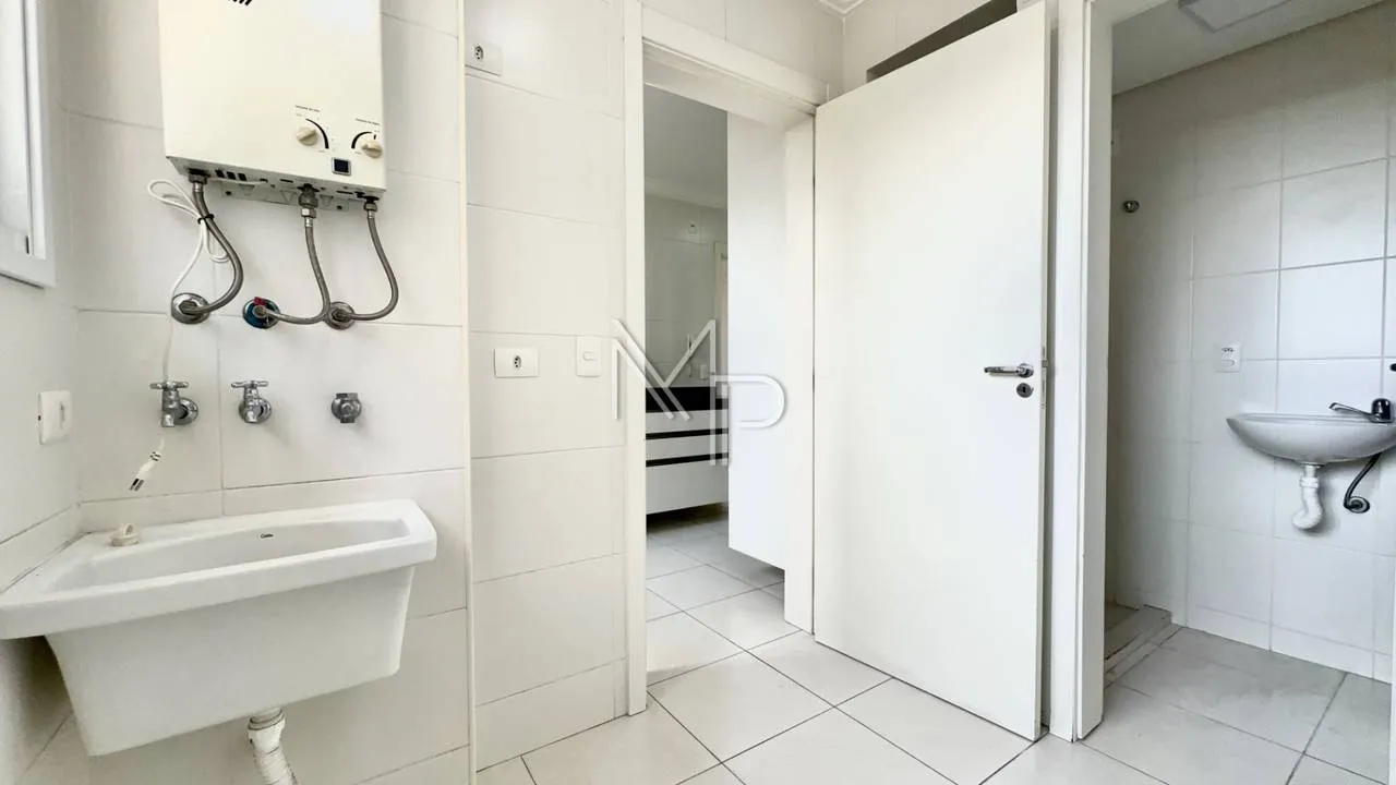 3-bedroom apartment with a grill on the balcony — photo 17
