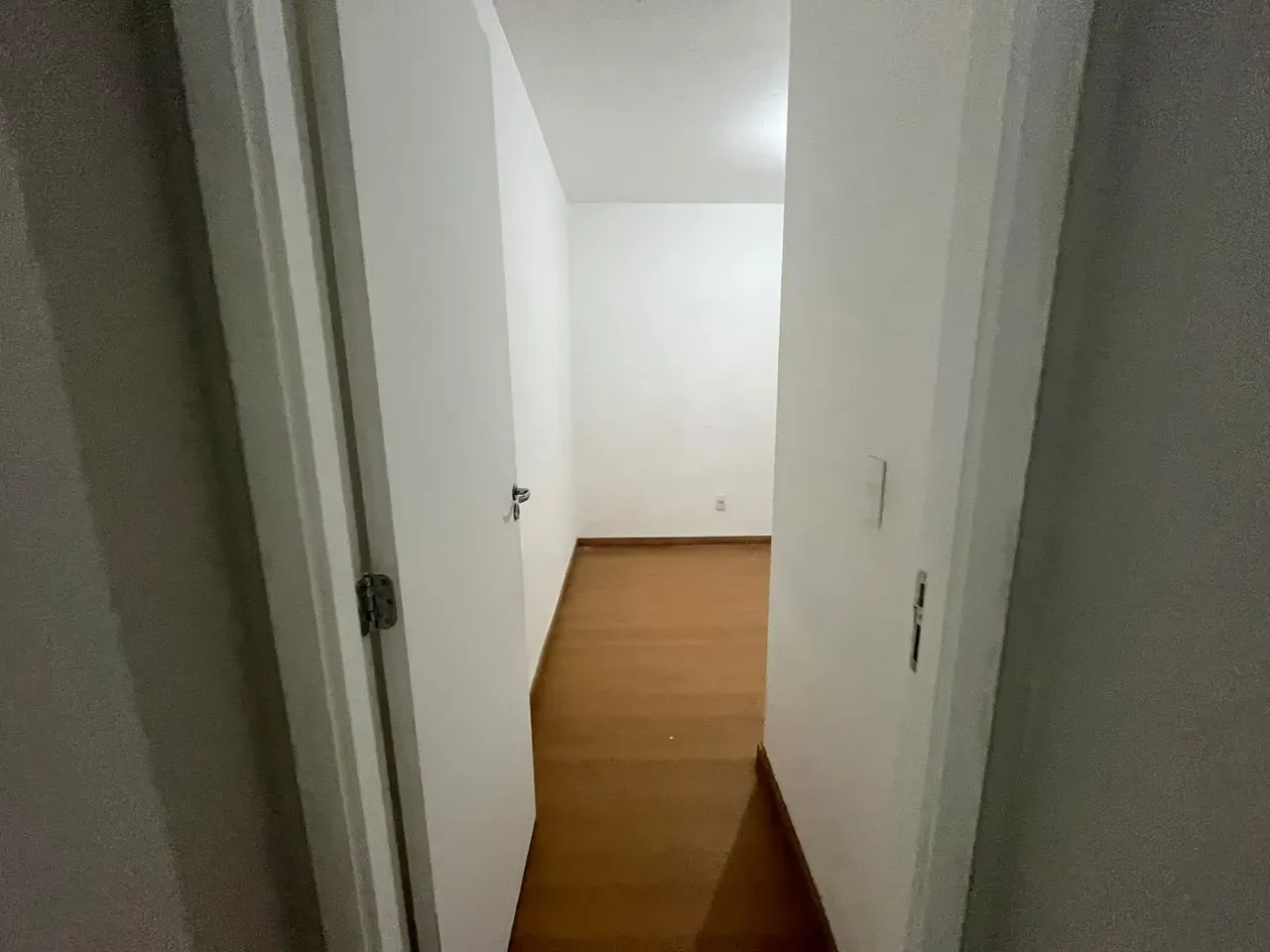 2-bedroom apartment in a building with a gym — photo 9
