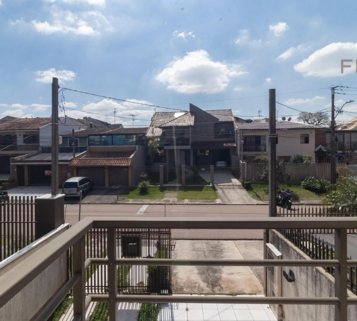 4-bedroom house with a bathtub in Curitiba — photo 40
