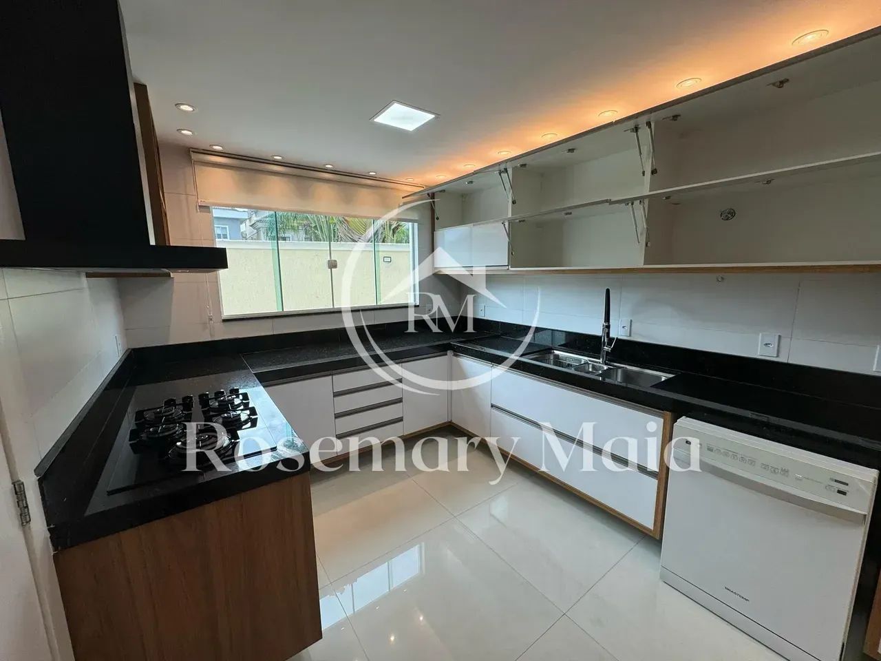 Furnished house with 4 bedrooms and 360 m² — photo 10