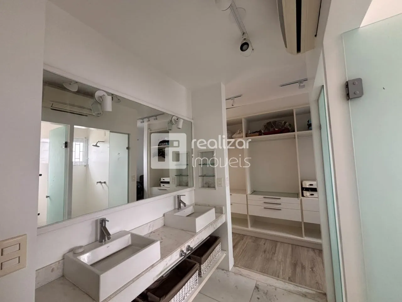 Furnished house, 650 m², with a water view — photo 13