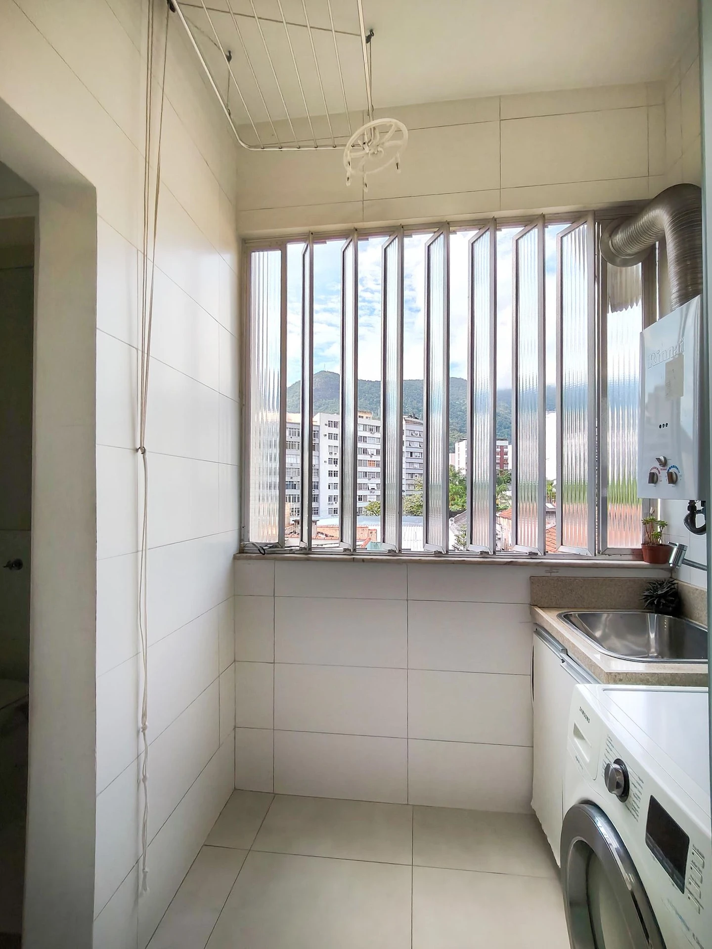 2-bedroom apartment with a mountain view in Rio de Janeiro — photo 44